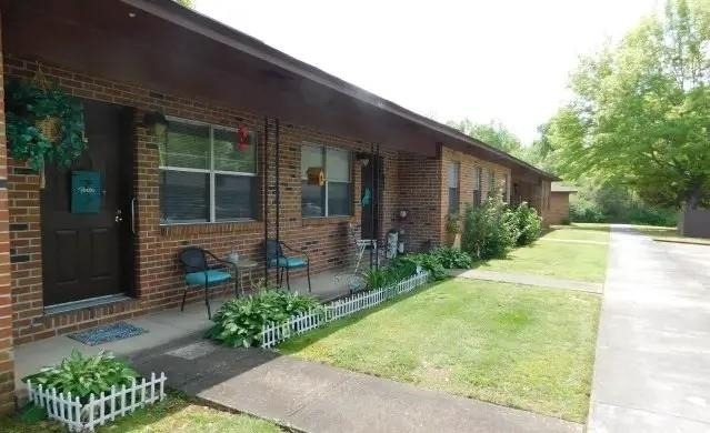 304 Julia Circle - Photo 0