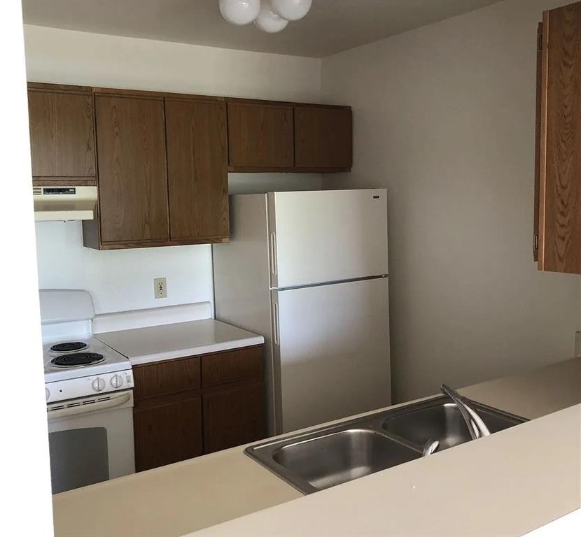 624 Cambridge Ln - Photo 3