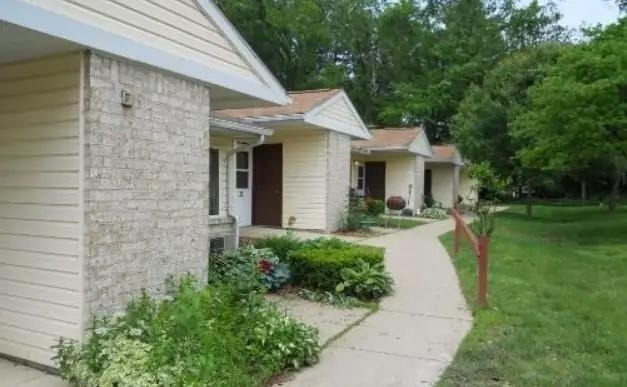 1008 Hayden Pl - Photo 3