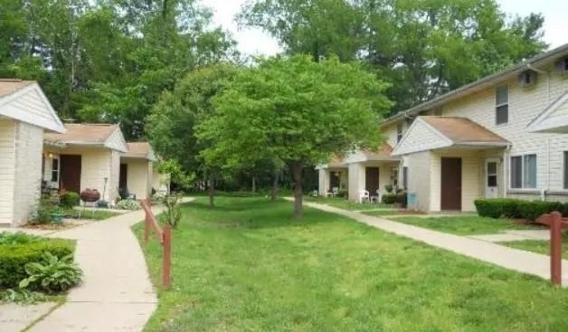 1008 Hayden Pl - Photo 4