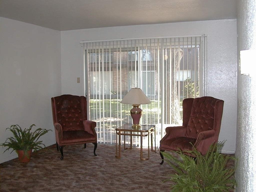 704 W Corral Avenue - Photo 4