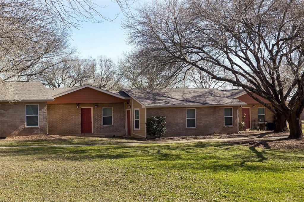1200 E Frio Street - Photo 1