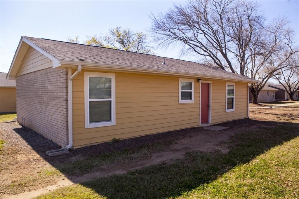 1200 E Frio Street - Photo 2