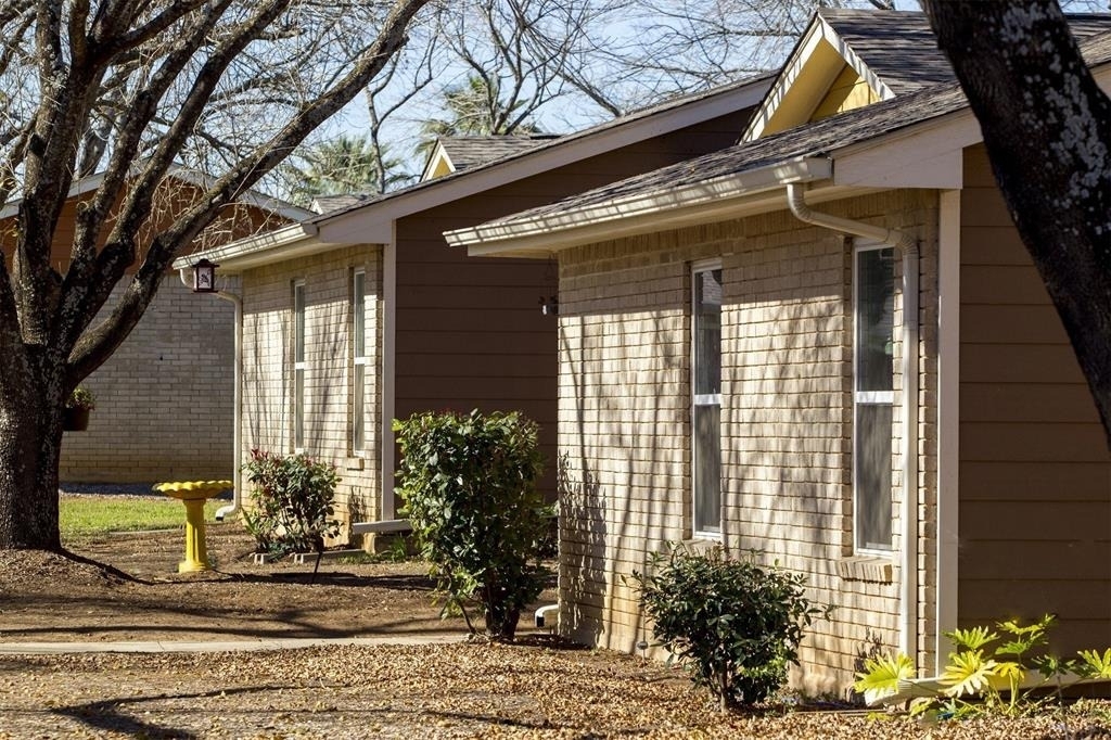 1200 E Frio Street - Photo 8