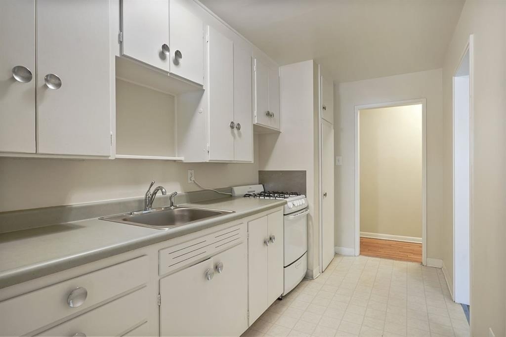 1240 Cedar Ave - Photo 3