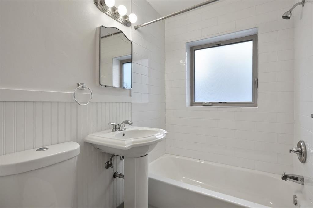 1240 Cedar Ave - Photo 4
