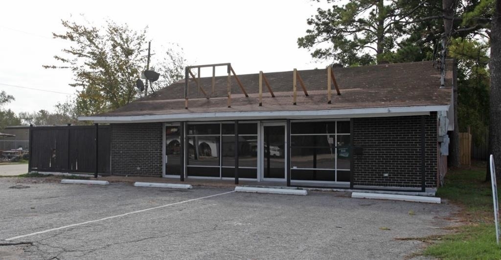 1010 E 1st Street - Photo 1