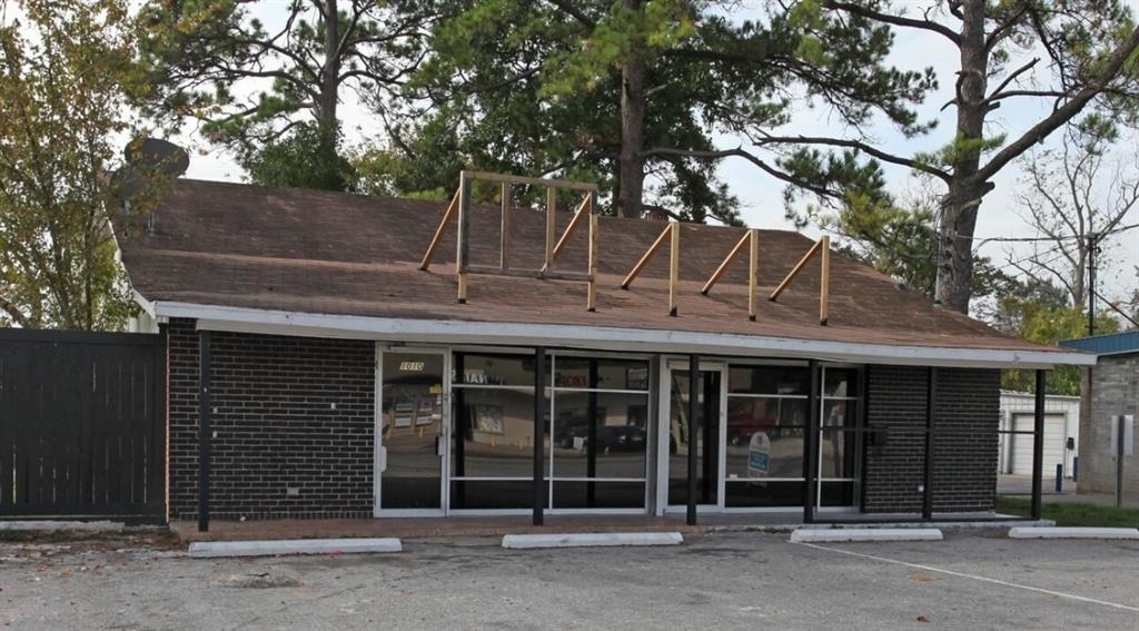 1010 E 1st Street - Photo 2