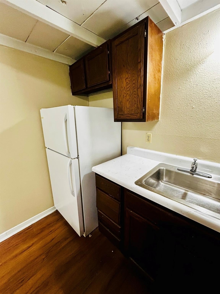 1000 W 26th St - Photo 12