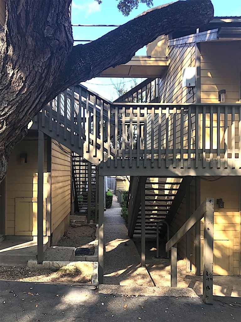 1000 W 26th St - Photo 4