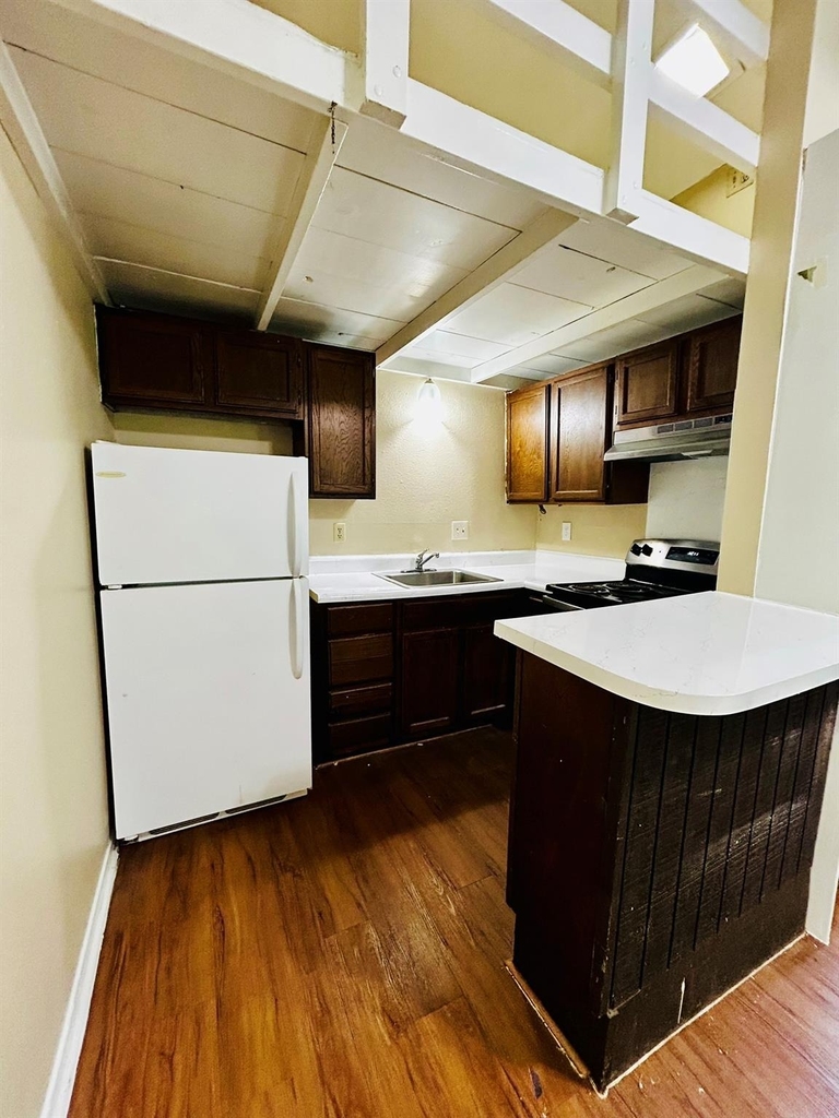 1000 W 26th St - Photo 10