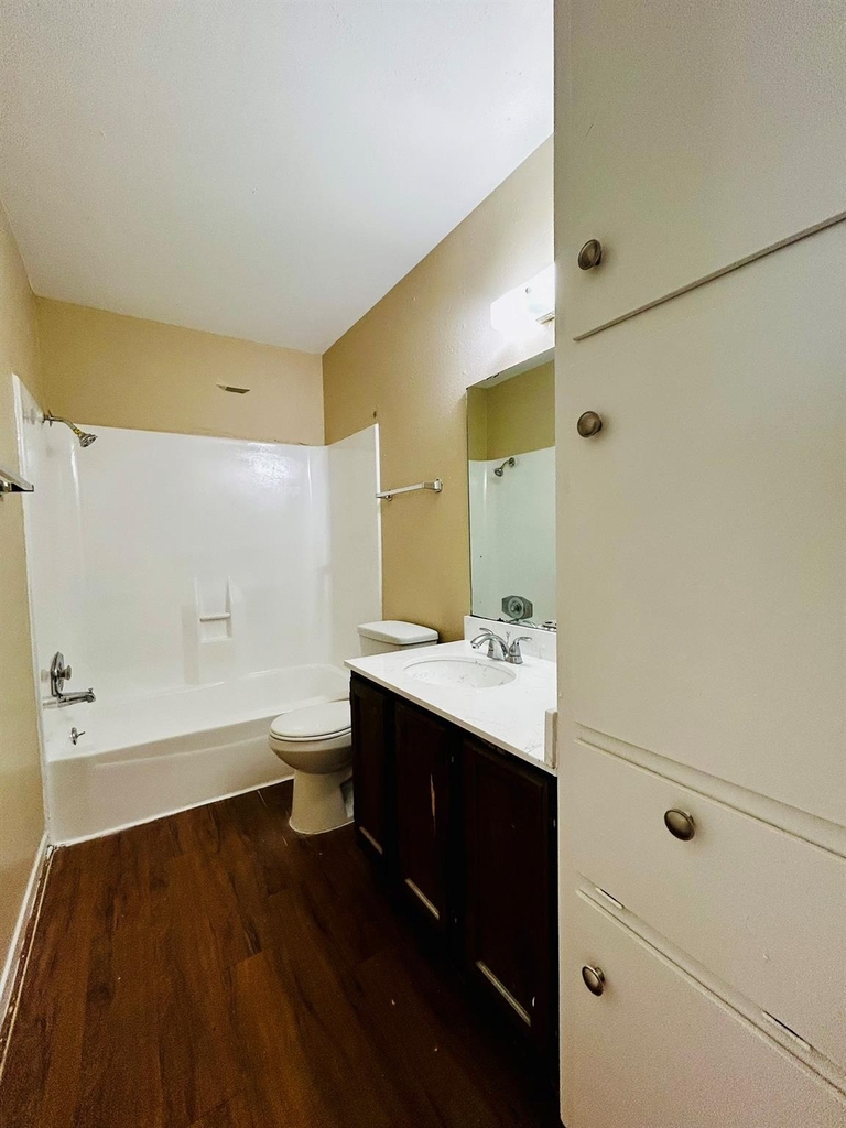 1000 W 26th St - Photo 16