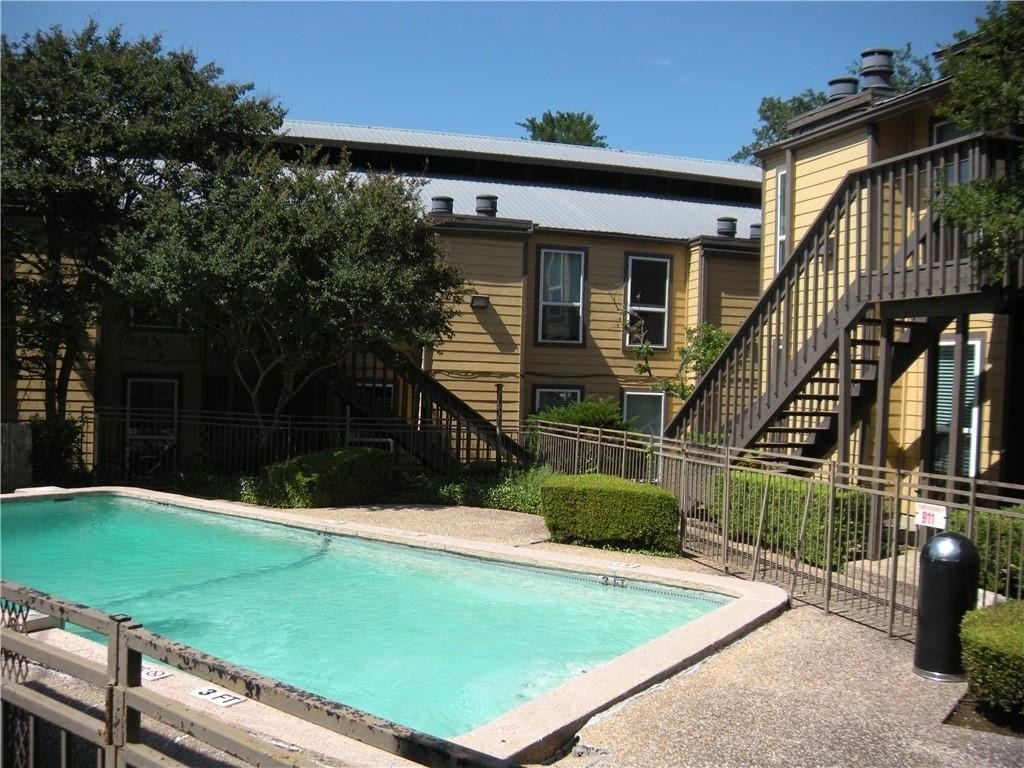 1000 W 26th St - Photo 0