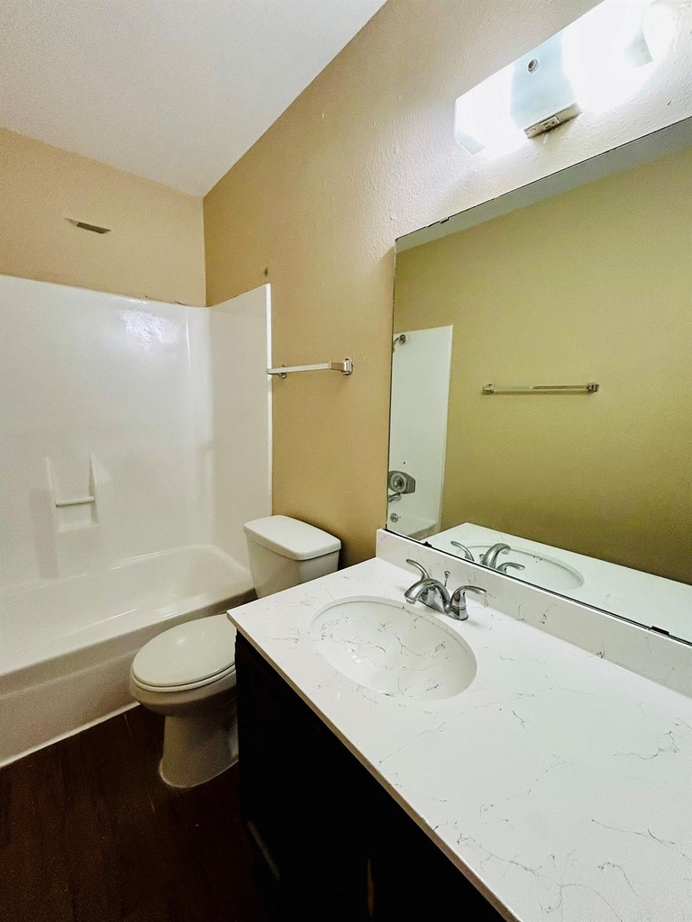 1000 W 26th St - Photo 17