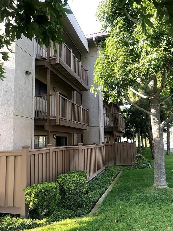 11441 Acacia Pkwy - Photo 8
