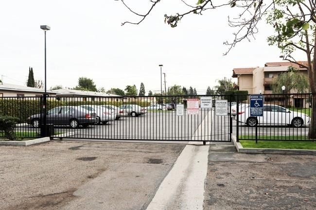 11441 Acacia Pkwy - Photo 3