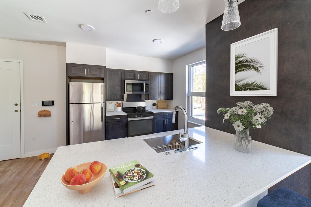 55 Walnut St - Photo 8