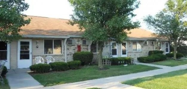 985 Meadow Ln - Photo 0
