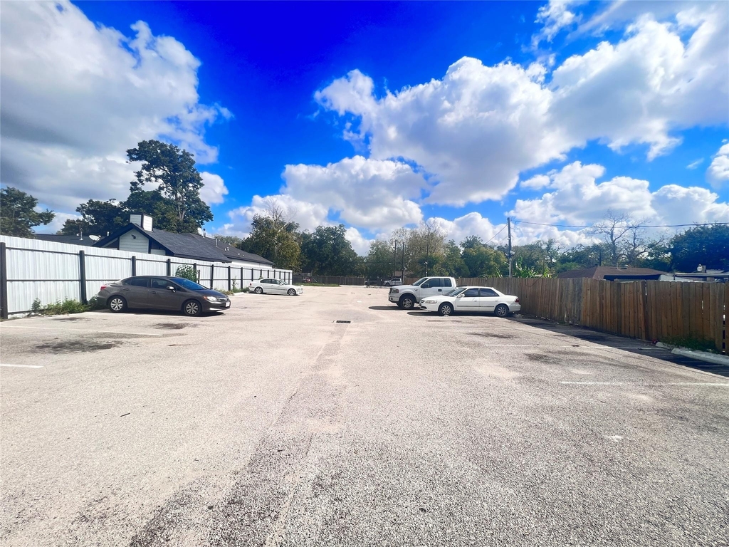 5602 Hirsch Road - Photo 9