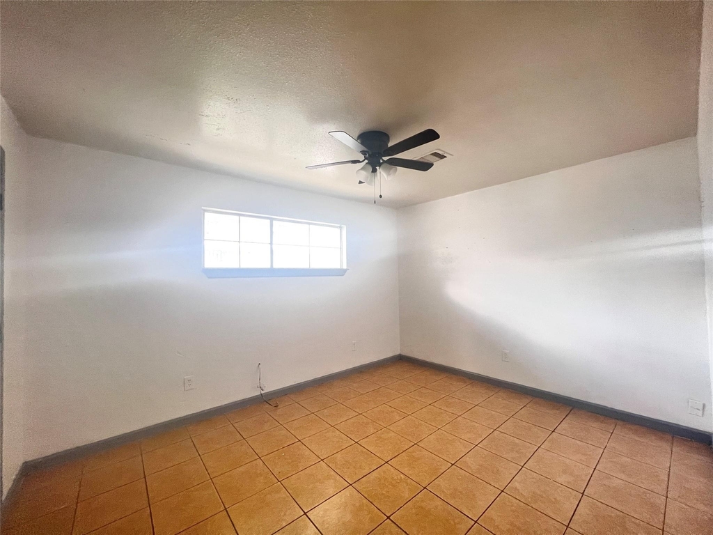 5602 Hirsch Road - Photo 6