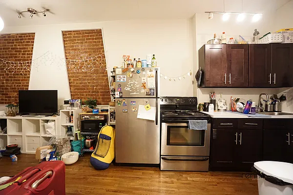 314 Jefferson Street - Photo 2