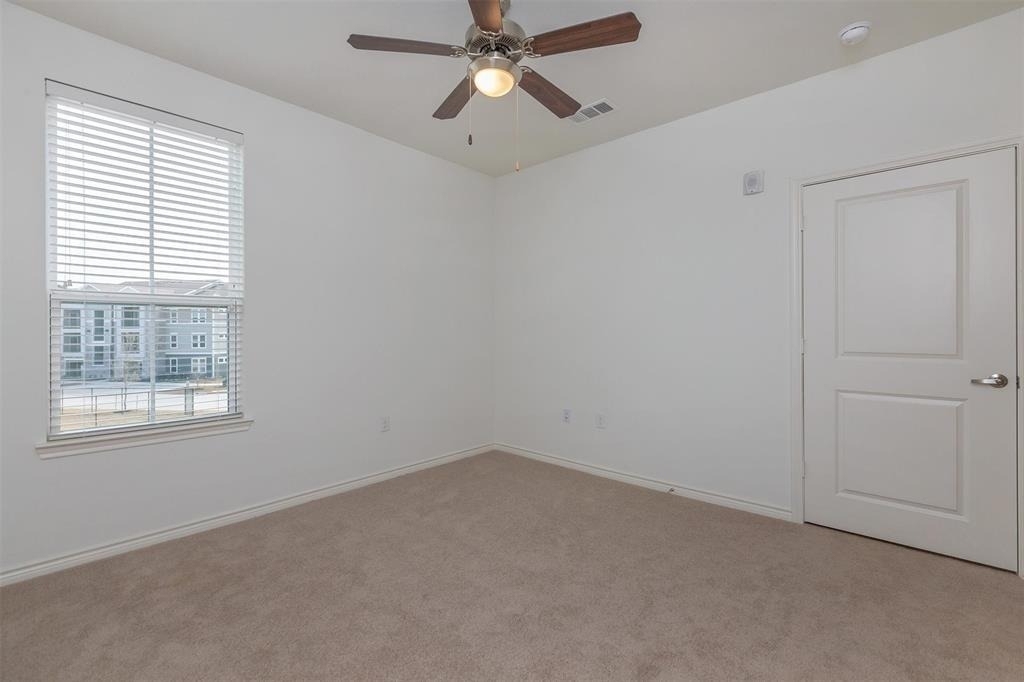 5712 Azle Avenue - Photo 12