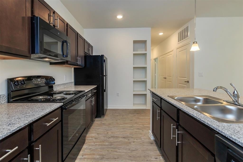 5712 Azle Avenue - Photo 11