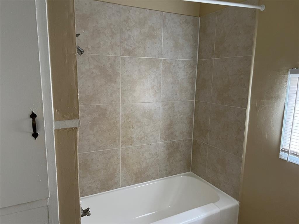 5105 Crawford Street - Photo 6
