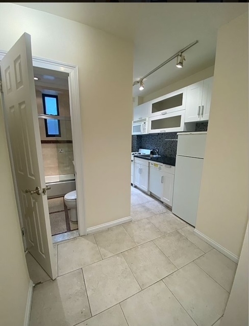 West 65 street And Columbus Ave - Photo 4