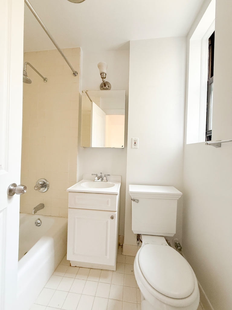 West 11th Street - Photo 3