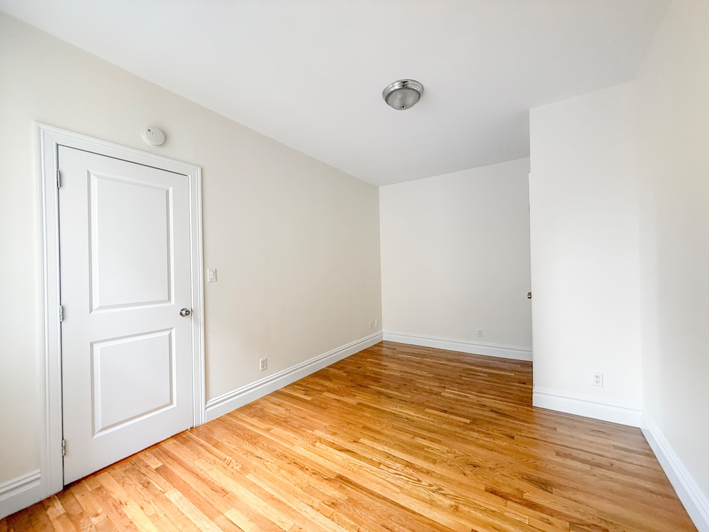 West 11th Street - Photo 4