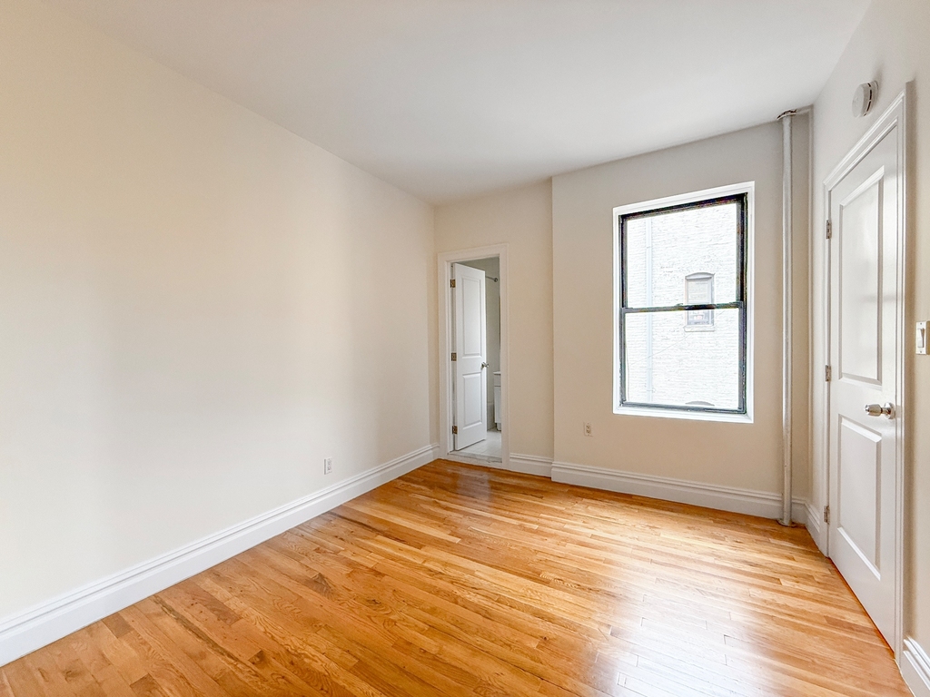 West 11th Street - Photo 2