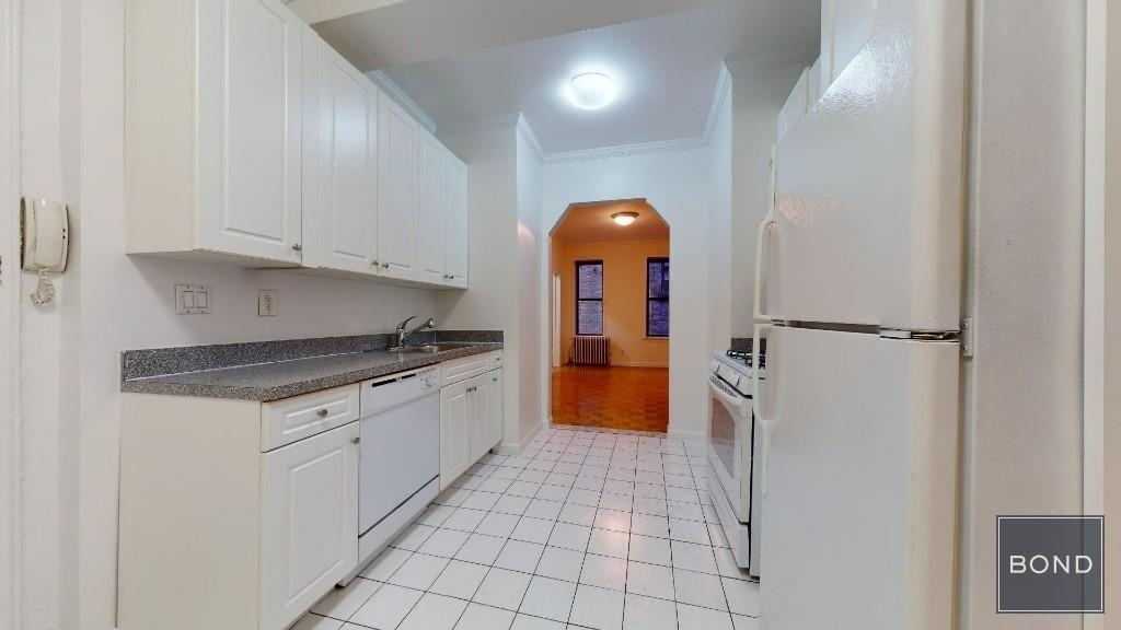 East 38th Street - Photo 3