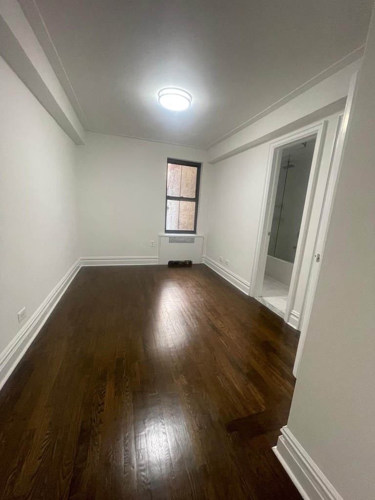 Located between Lexington and 3rd Avenues - Photo 4