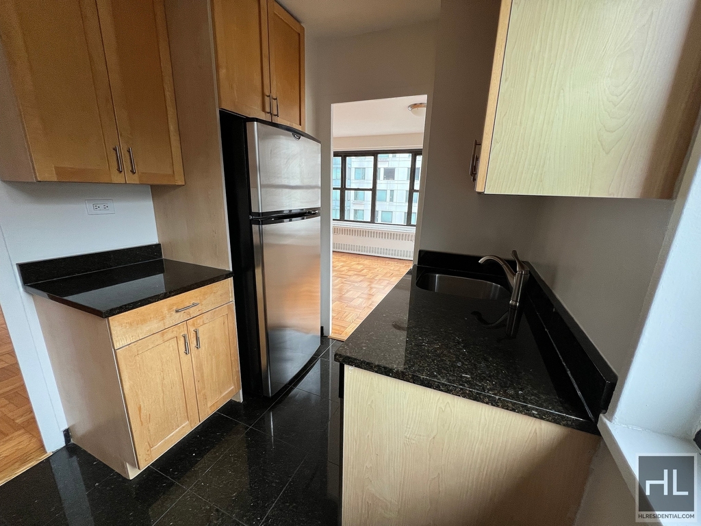 Fourth Avenue - Photo 2