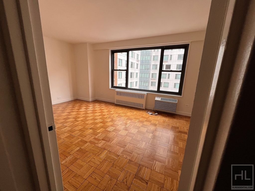 Fourth Avenue - Photo 5
