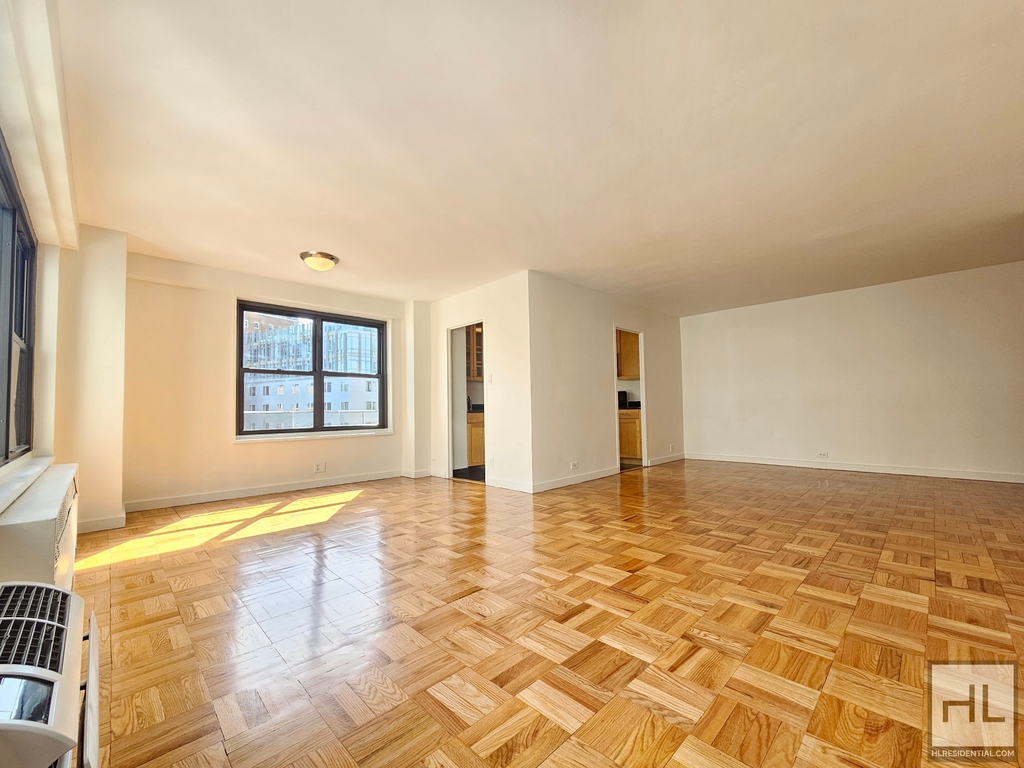 Fourth Avenue - Photo 1
