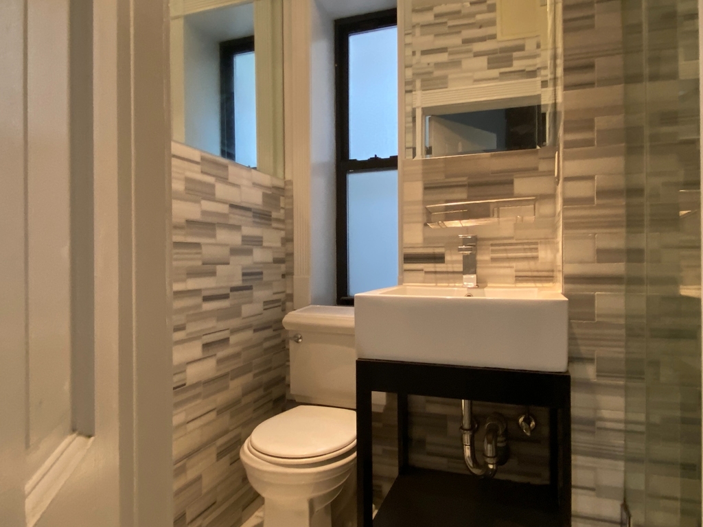  East 18th Street - Photo 2