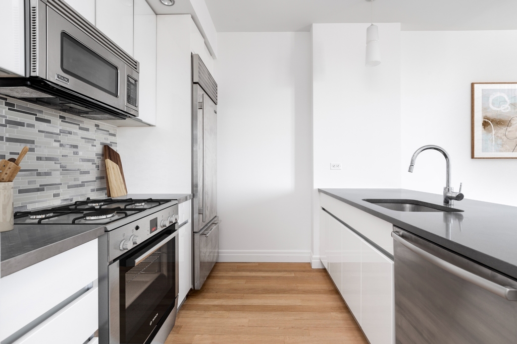 554 West 54th Street - Photo 4