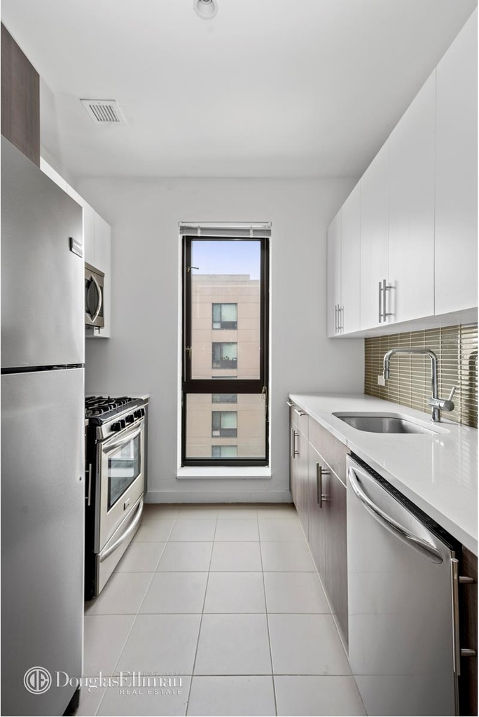 44-72 11th St - Photo 1