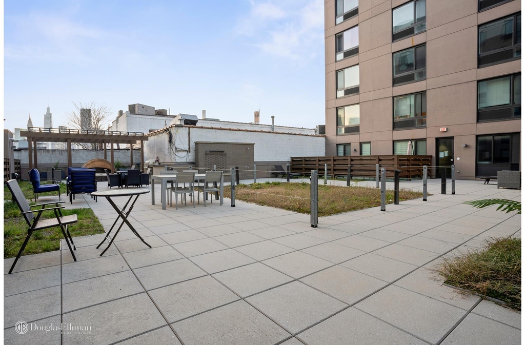44-72 11th St - Photo 4