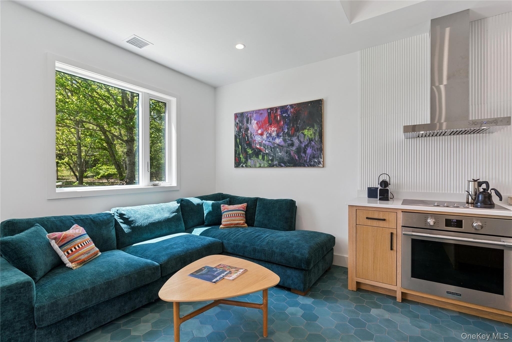 6710 Soundview Avenue - Photo 5