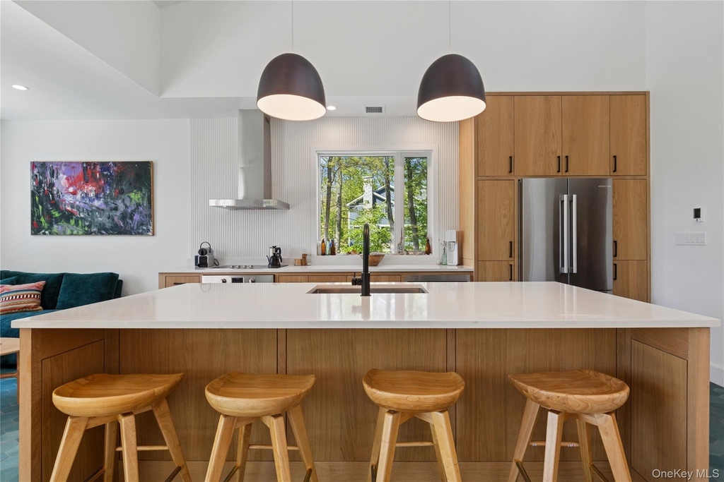6710 Soundview Avenue - Photo 2