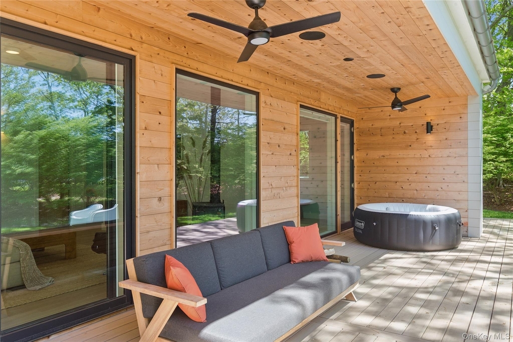 6710 Soundview Avenue - Photo 33