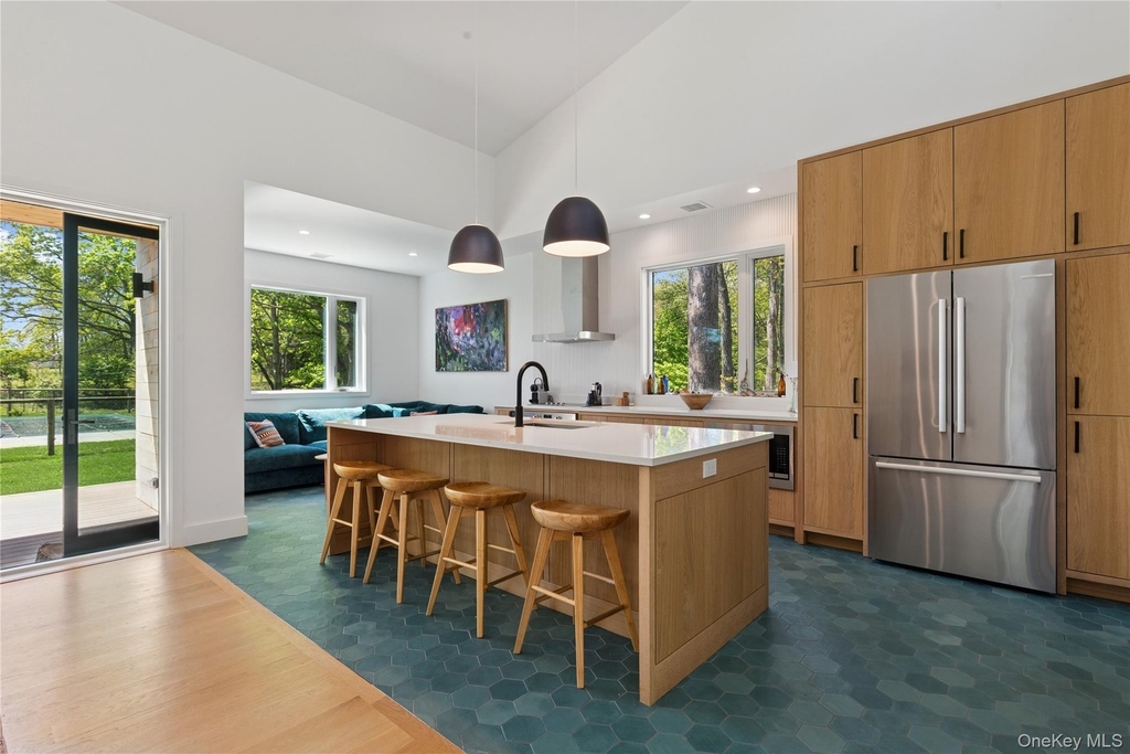 6710 Soundview Avenue - Photo 4