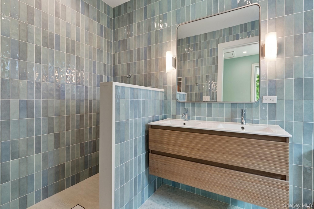 6710 Soundview Avenue - Photo 22