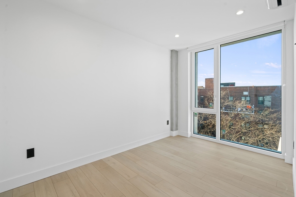 33-25 Junction Boulevard - Photo 7