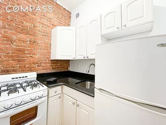 1734 2nd Avenue - Photo 3