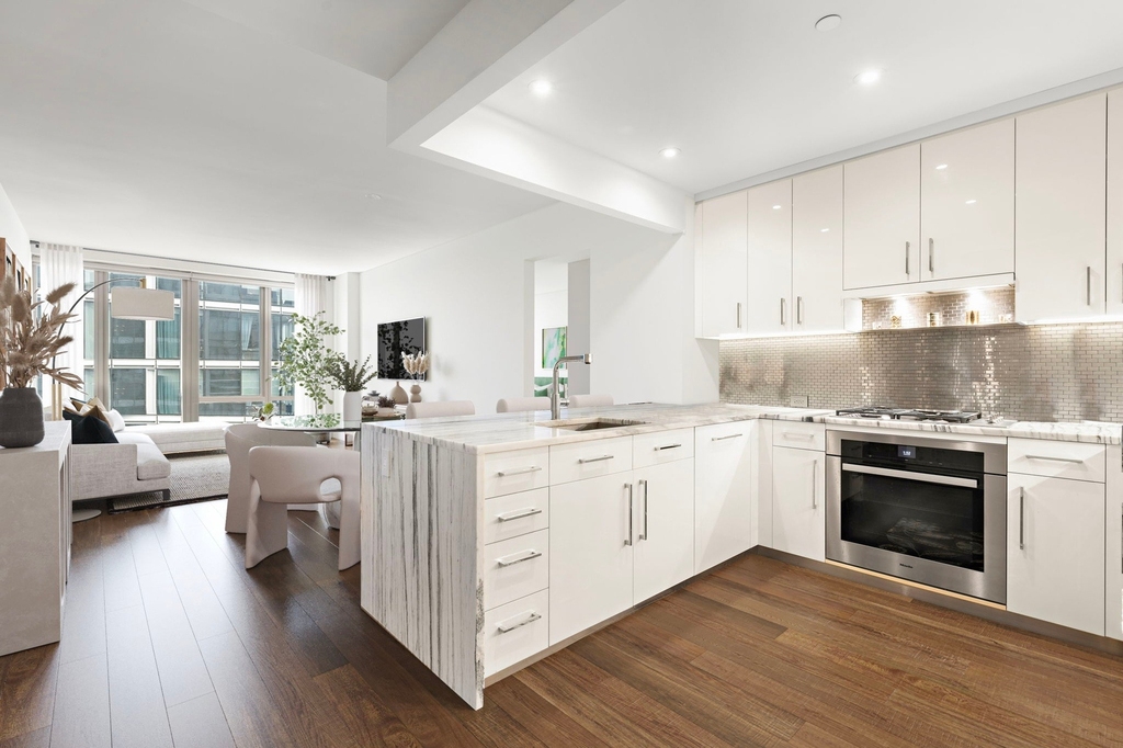 50 Riverside Boulevard - Photo 0