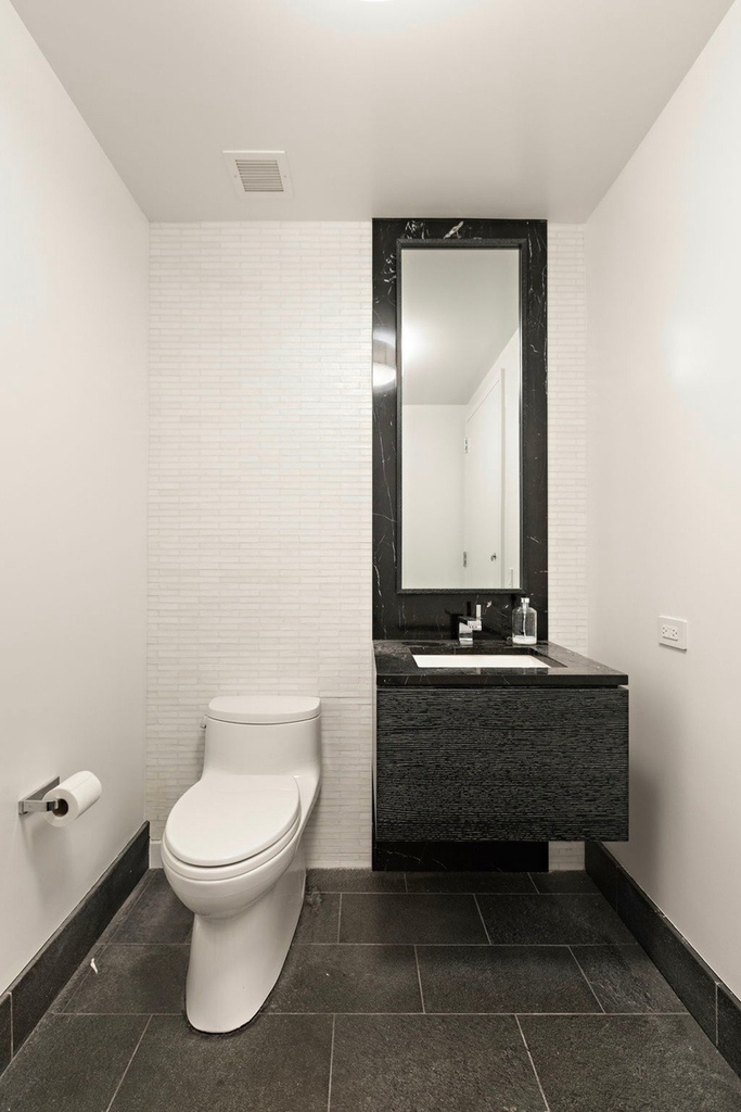 50 Riverside Boulevard - Photo 11